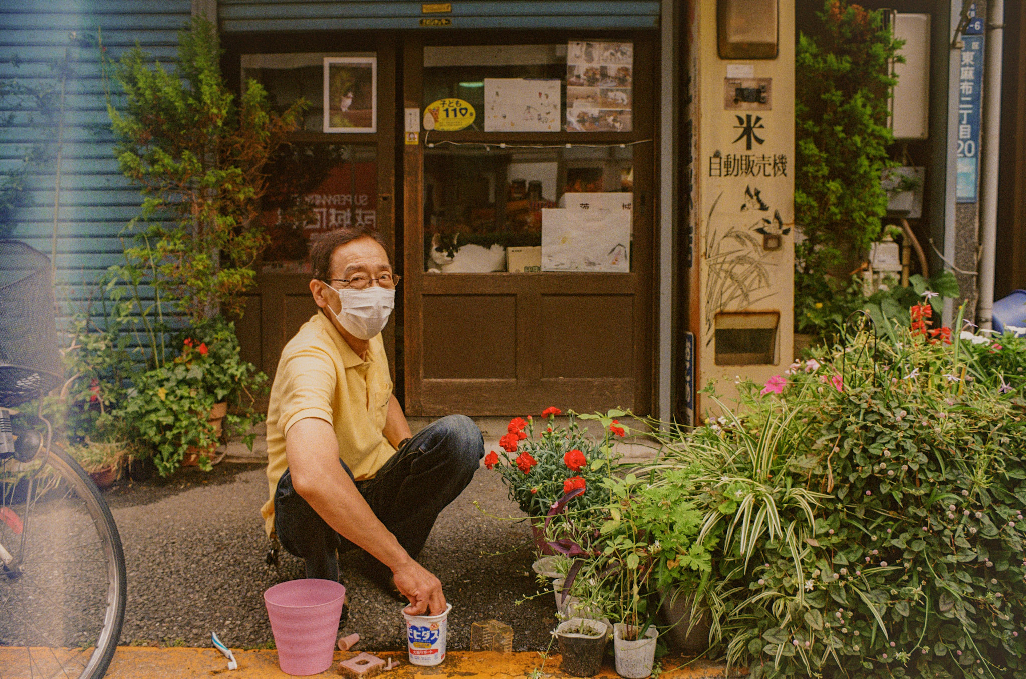 Old shop keeper in Tokyo street